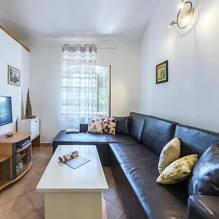 5 Bedroom Awesome In Holiday home