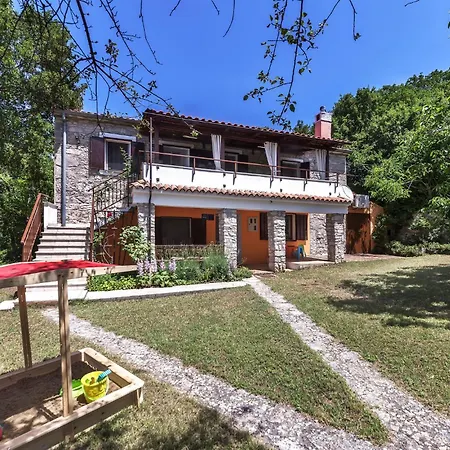 5 Bedroom Awesome In *