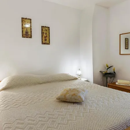 Nyaraló 5 Bedroom Awesome In